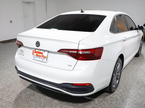 Used 2023 Volkswagen Jetta SE w/ Panoramic Sunroof Package FWD image 7