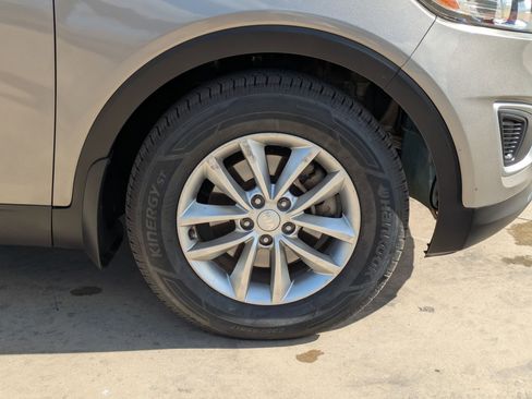 Used 2018 Kia Sorento L image 31