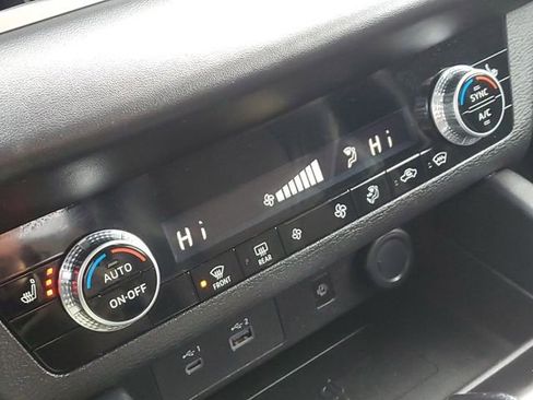 Used 2024 Mitsubishi Outlander SE image 19