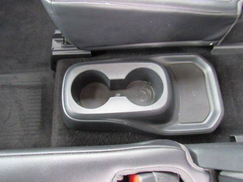 Used 2021 Toyota Highlander XLE AWD/4WD image 32