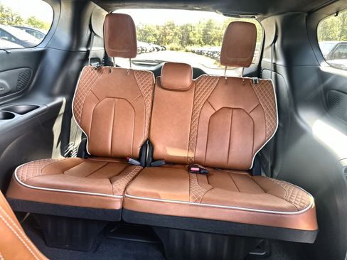 New 2026 Chrysler Pacifica Pinnacle image 26