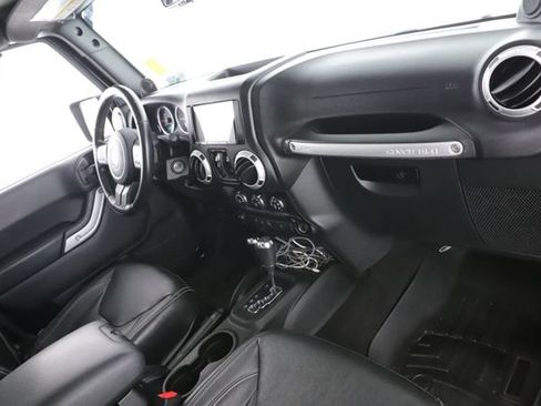 Used 2014 Jeep Wrangler Unlimited Sahara w/ Connectivity Group AWD/4WD image 24
