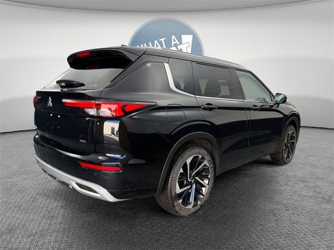 Used 2024 Mitsubishi Outlander SEL image 3
