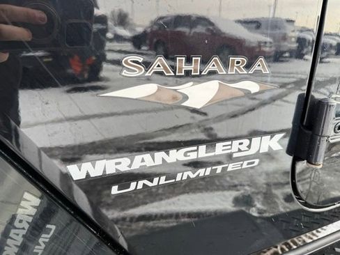 Used 2018 Jeep Wrangler Unlimited Sahara w/ Connectivity Group image 19