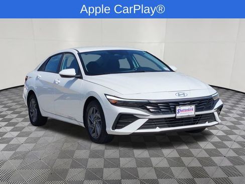 Used 2025 Hyundai Elantra Hybrid FWD image 2