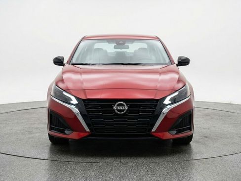 Used 2025 Nissan Altima 2.5 SV image 2