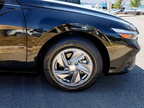 Used 2024 Hyundai Elantra SE image 28