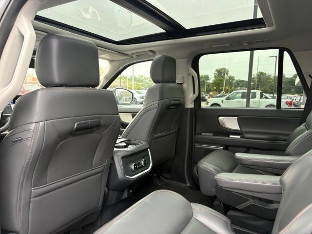 Certified 2025 Ford Expedition Active AWD/4WD image 17
