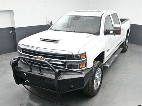 Used 2019 Chevrolet Silverado 2500 High Country w/ Duramax Plus Package image 36