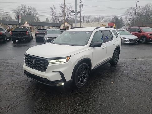 Used 2023 Honda Pilot Sport image 2