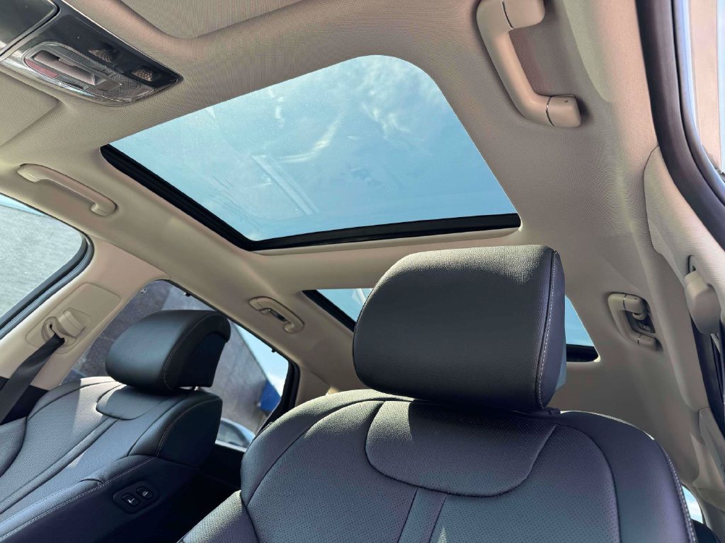 Certified 2025 Genesis GV80 2.5T Select AWD/4WD image 18