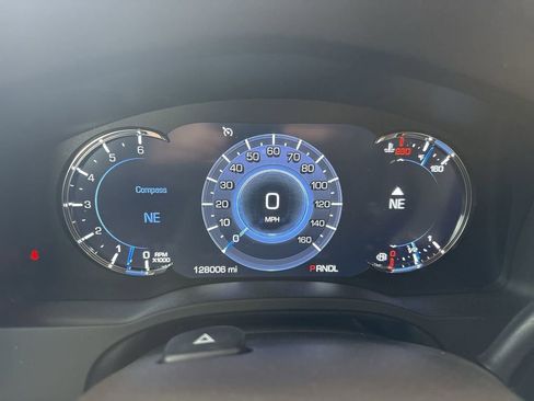 Used 2017 Cadillac Escalade ESV Luxury image 11