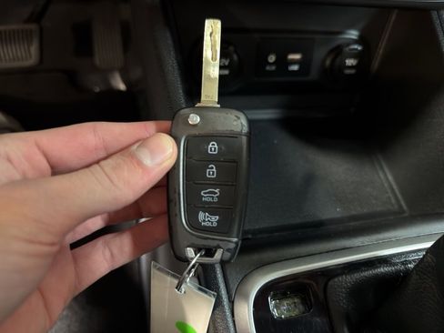 Used 2020 Hyundai Accent SE image 29