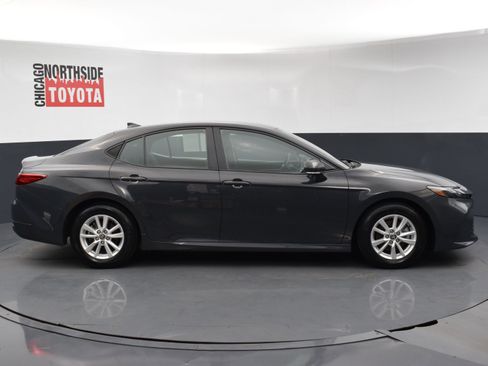 Used 2025 Toyota Camry LE image 5