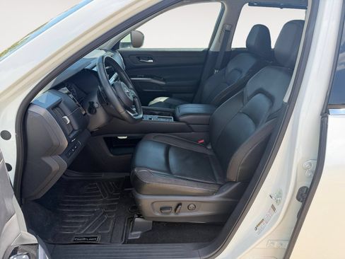 Used 2023 Nissan Pathfinder SL w/ SL Premium Package FWD image 9