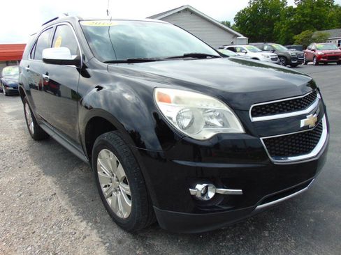 Used 2010 Chevrolet Equinox LT w/ Chrome Appearance Package FWD image 2