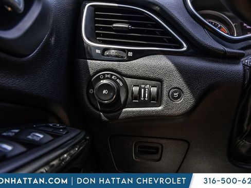 Used 2019 Jeep Cherokee Latitude Plus FWD image 10