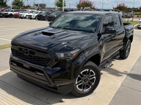 Used 2025 Toyota Tacoma TRD Sport RWD image 5