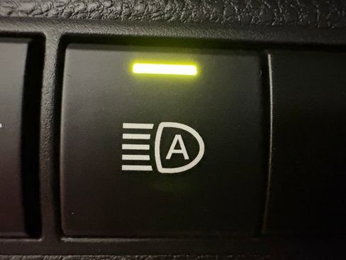 Certified 2025 Toyota Corolla SE image 11