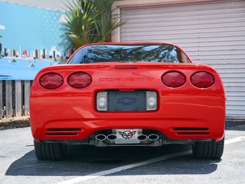 Used 2004 Chevrolet Corvette Coupe w/ Roof Package RWD image 28