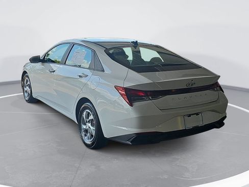 Certified 2023 Hyundai Elantra SE FWD image 7