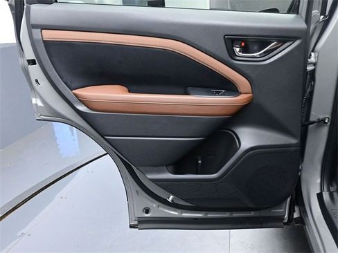 Used 2025 Subaru Forester Touring w/ Touring Package image 22