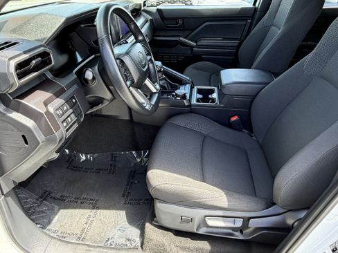 Certified 2025 Toyota 4Runner SR5 AWD/4WD image 27