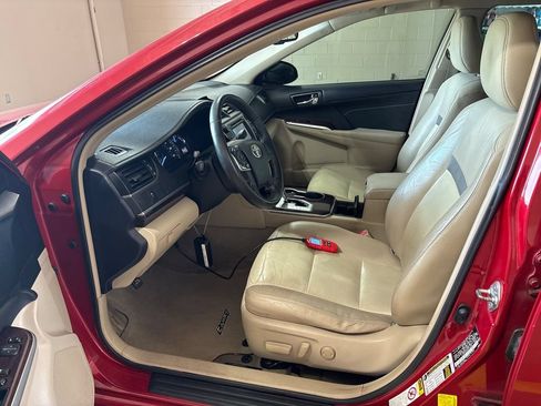 Used 2013 Toyota Camry XLE w/ Leather Pkg FWD image 6