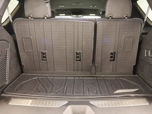 Used 2022 Chevrolet Tahoe Z71 w/ Luxury Package AWD/4WD image 27
