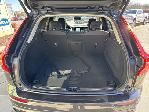 Used 2025 Volvo XC60 B5 Plus image 33