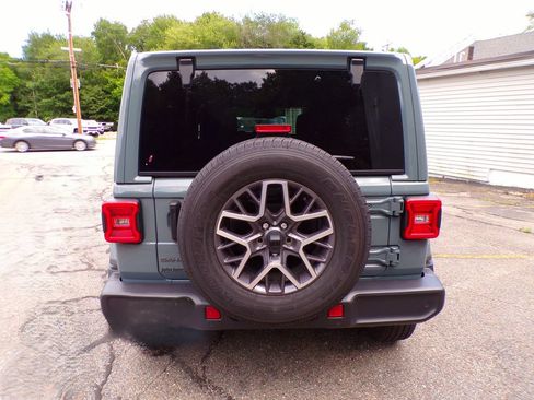 Used 2026 Jeep Wrangler Unlimited Sahara AWD/4WD image 10