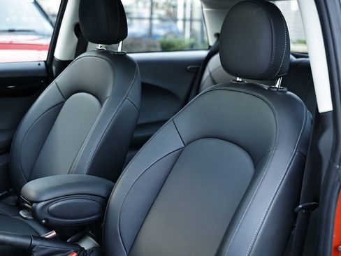 Used 2019 MINI Cooper 2-Door Hardtop w/ Storage Package image 20