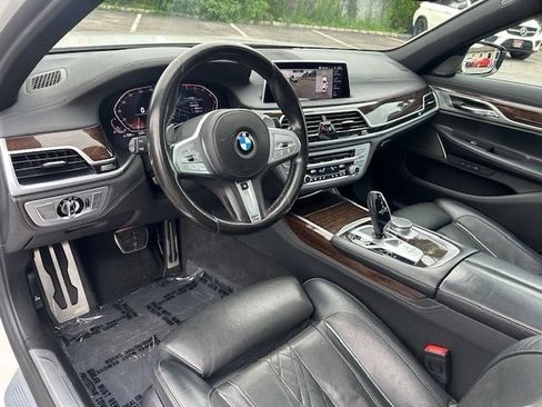 Used 2020 BMW 740i xDrive w/ M Sport Package AWD/4WD image 12