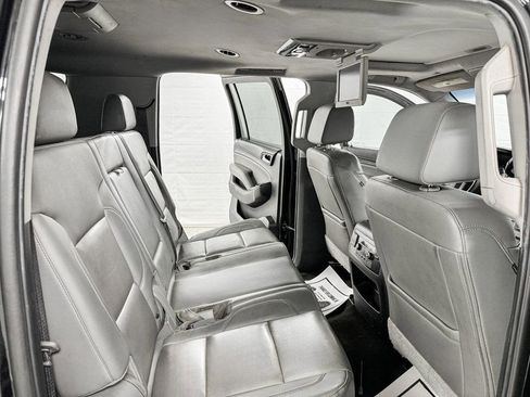 Used 2017 Chevrolet Suburban LT image 10