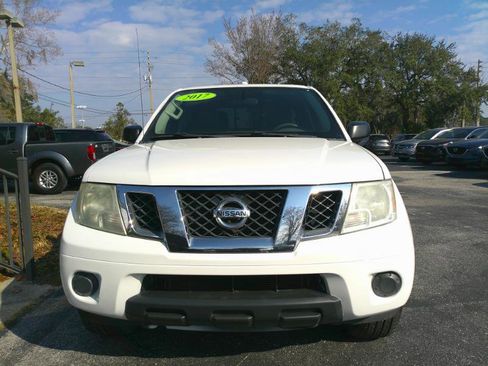 Used 2017 Nissan Frontier SV image 3