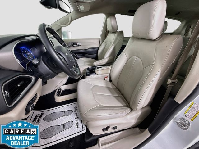Used 2021 Chrysler Pacifica Touring-L FWD image 20