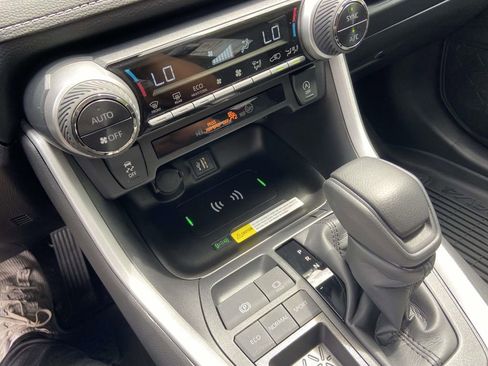 Used 2025 Toyota RAV4 XLE w/ Convenience Package FWD image 26
