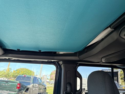 Used 2025 Jeep Gladiator Sport AWD/4WD image 13