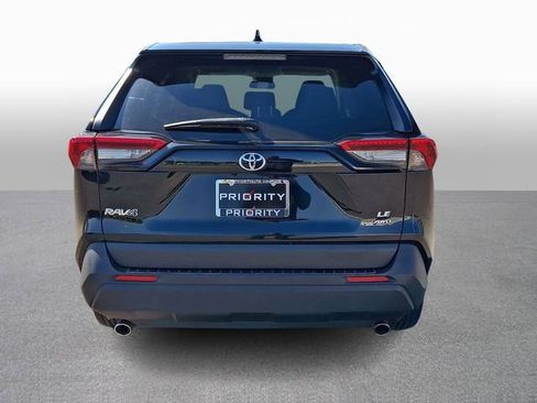 Used 2022 Toyota RAV4 LE image 5