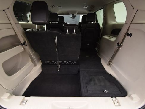 Used 2023 Chrysler Pacifica Touring-L image 27