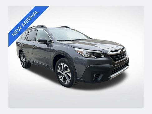 Used 2022 Subaru Outback Limited image 1