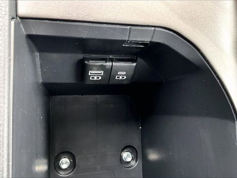 Used 2023 Toyota Camry SE w/ Cold Weather Package FWD image 32
