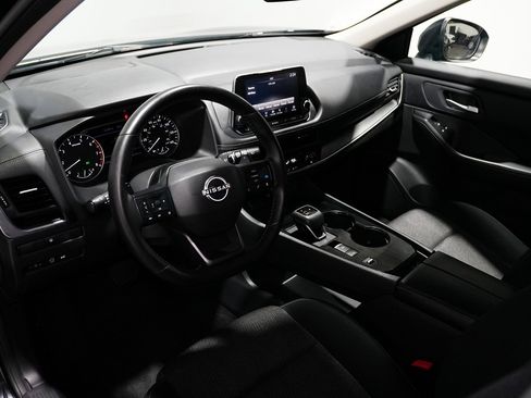 Used 2025 Nissan Rogue SV image 11