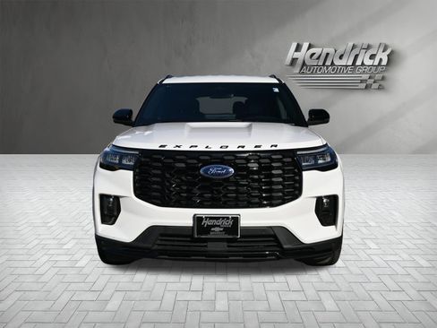 Used 2025 Ford Explorer ST-Line w/ Premium Package image 5