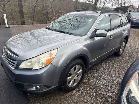 Used 2011 Subaru Outback 3.6R Premium image 2
