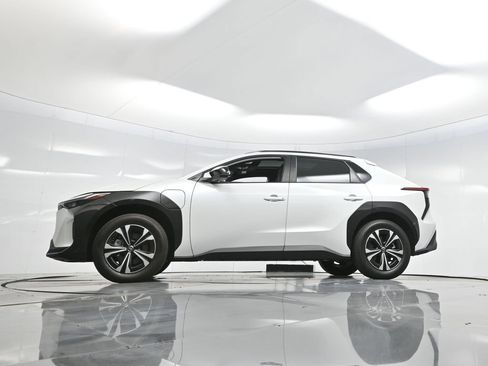 Used 2024 Toyota bZ4X XLE image 6