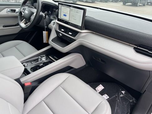 New 2025 Ford Explorer Active w/ Active Comfort Package image 12