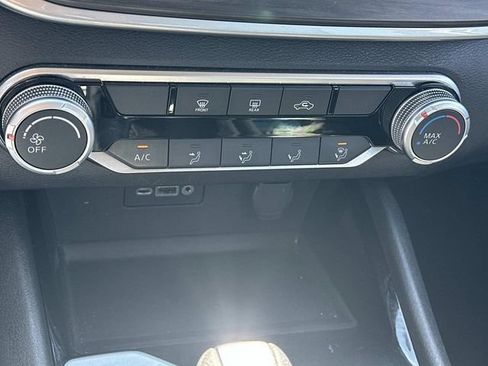 Used 2024 Nissan Altima 2.5 SV FWD image 27
