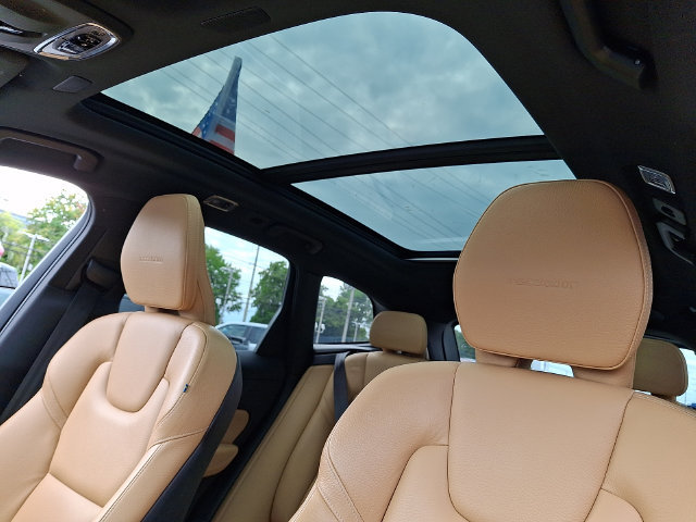 Used 2019 Volvo XC60 T6 Inscription w/ Protection Package Premier AWD/4WD image 14