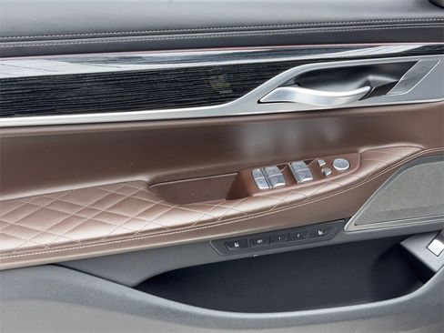 Used 2022 BMW 750i xDrive w/ Luxury Rear Seating Package image 37